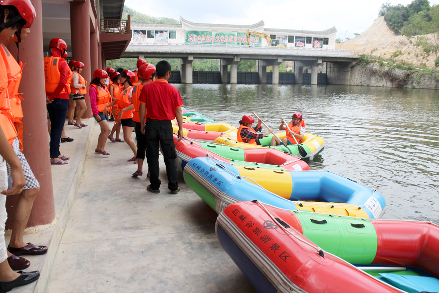 五指山紅峽谷漂流