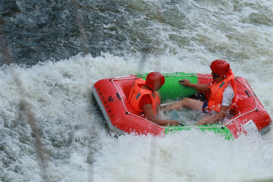 五指山紅峽谷漂流現(xiàn)場